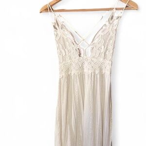 Elegant White Lace Maxi Dress